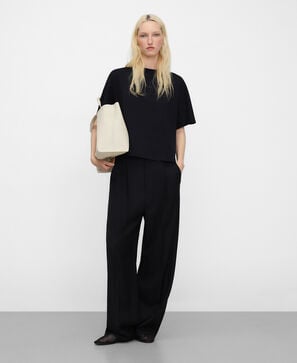 Ausgestelltes T-Shirt mit Rundhalsausschnitt aus Baumwolle