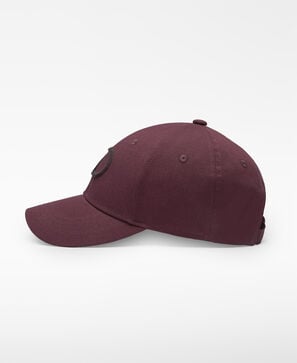 Embroidered logo cap man