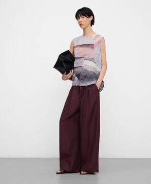 Crinkle printed asymmetric top