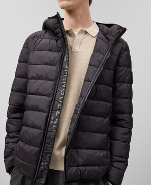 Lightweight padded black jacket man