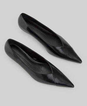 Leather heeled shoe woman