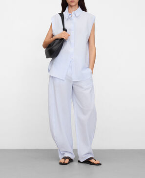 Seersucker striped armhole sleeve shirt