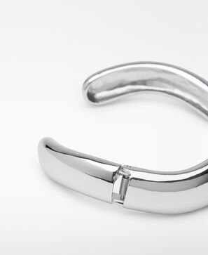 Choker met&aacute;lico r&iacute;gido forma irregular