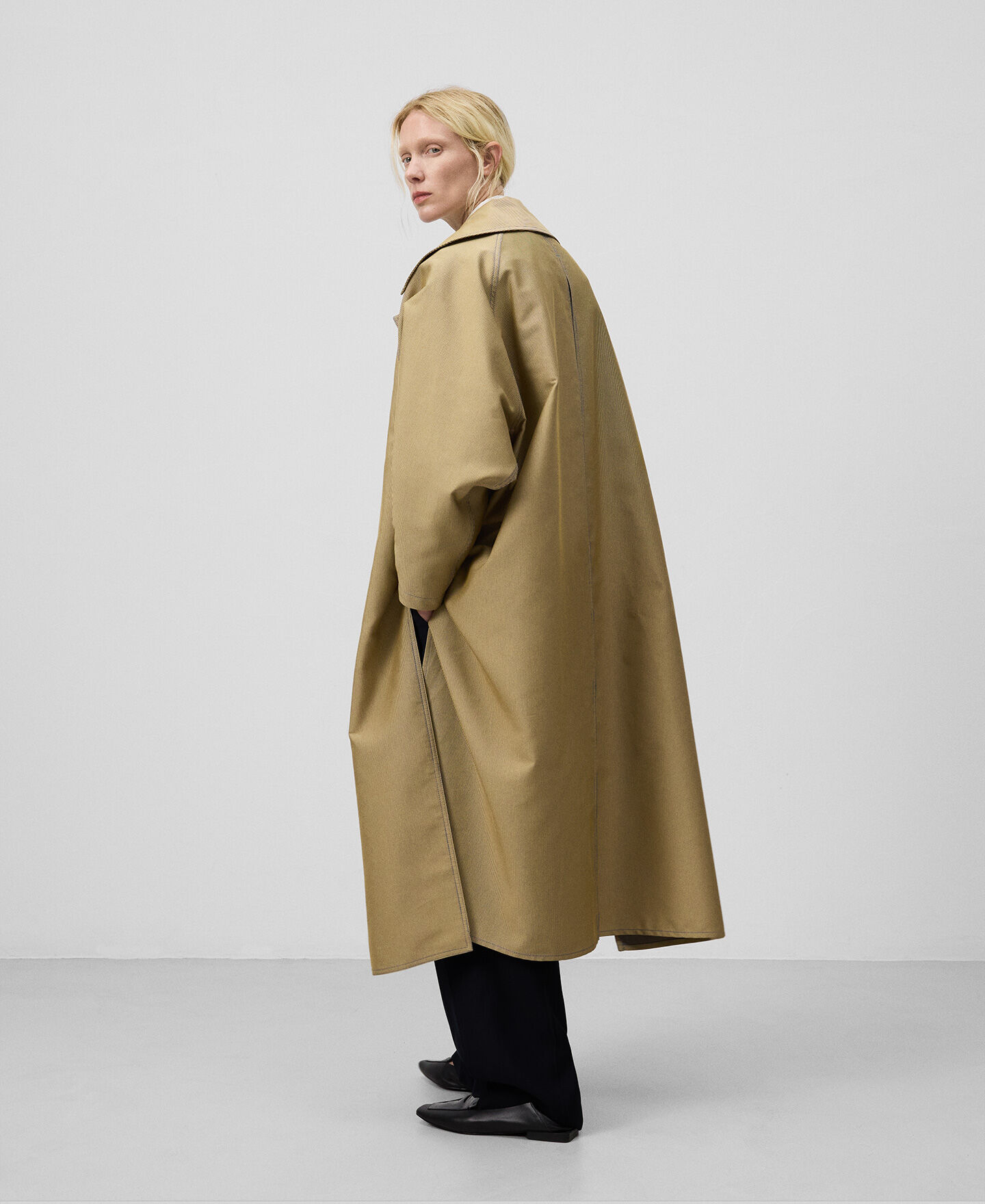 Front piece two-tone trench coat woman | AD Portugal Front piece two-tone trench coat woman | AD Portugal