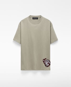 Camiseta oversize bordada em algod&atilde;o