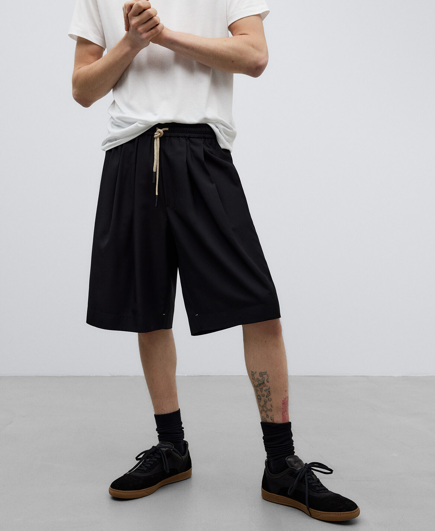 Bermudas negras hotsell