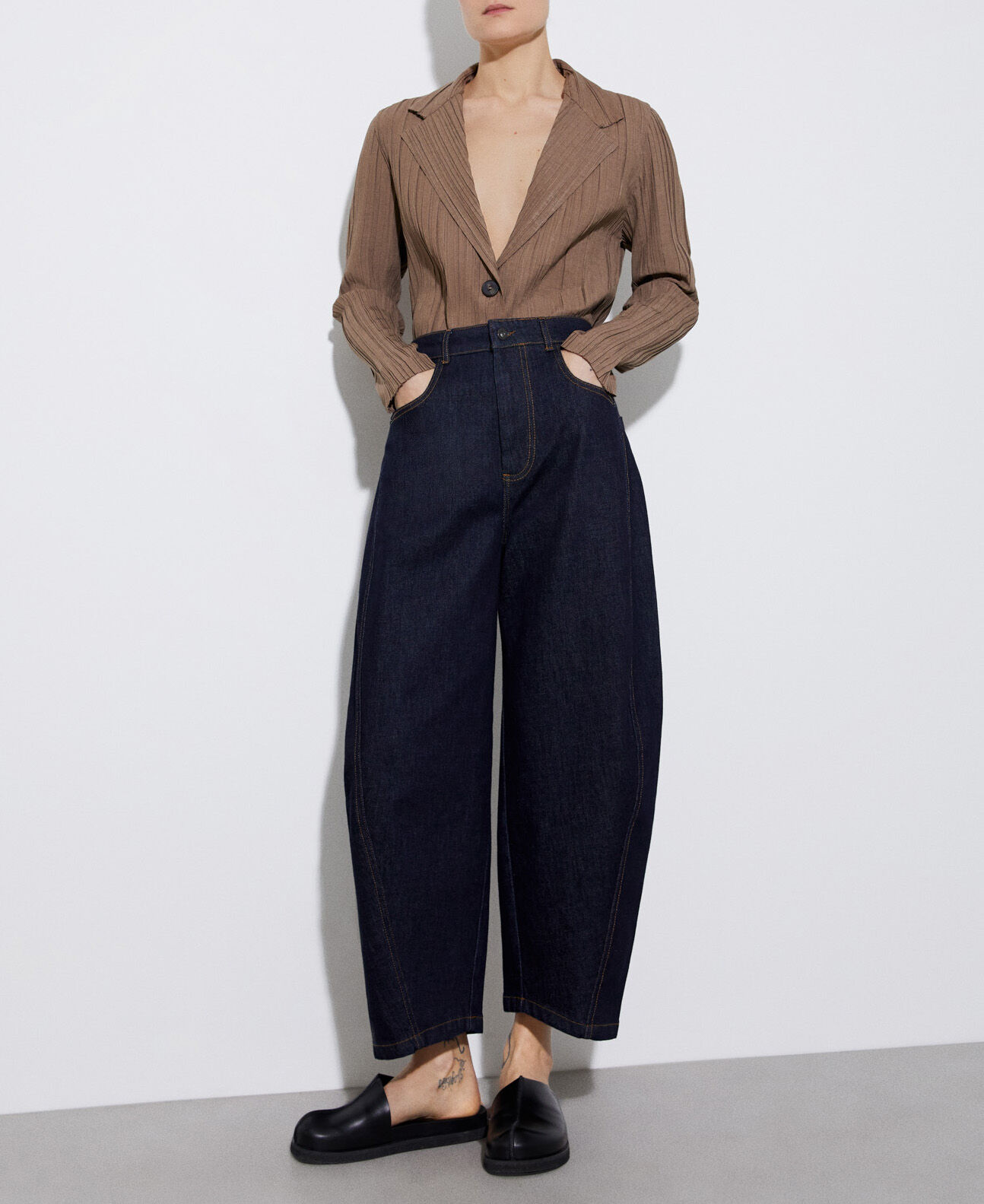 Pantalones Vaqueros Mujer | Primavera-Verano 22 | Adolfo Domínguez