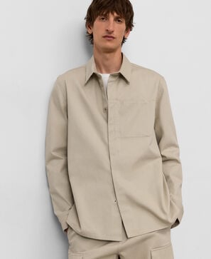 Relaxed fit spread collar shirt man