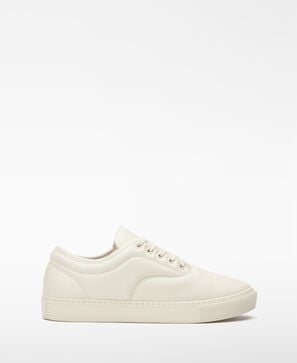 Leather padded sneaker