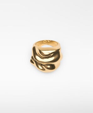 Organic-shaped metal ring