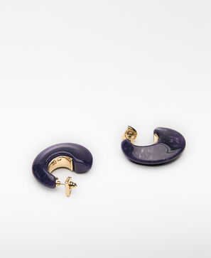 Resin hoops woman