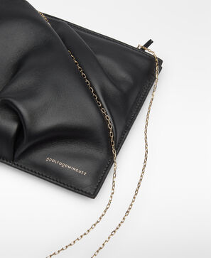 Clutch acolchoada em pele macia