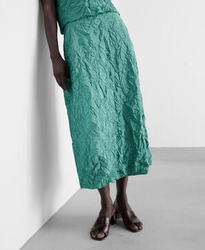 Wrinkled-effect satin midi skirt
