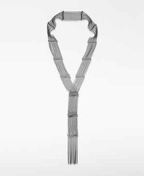 Articulated metal thread necklace