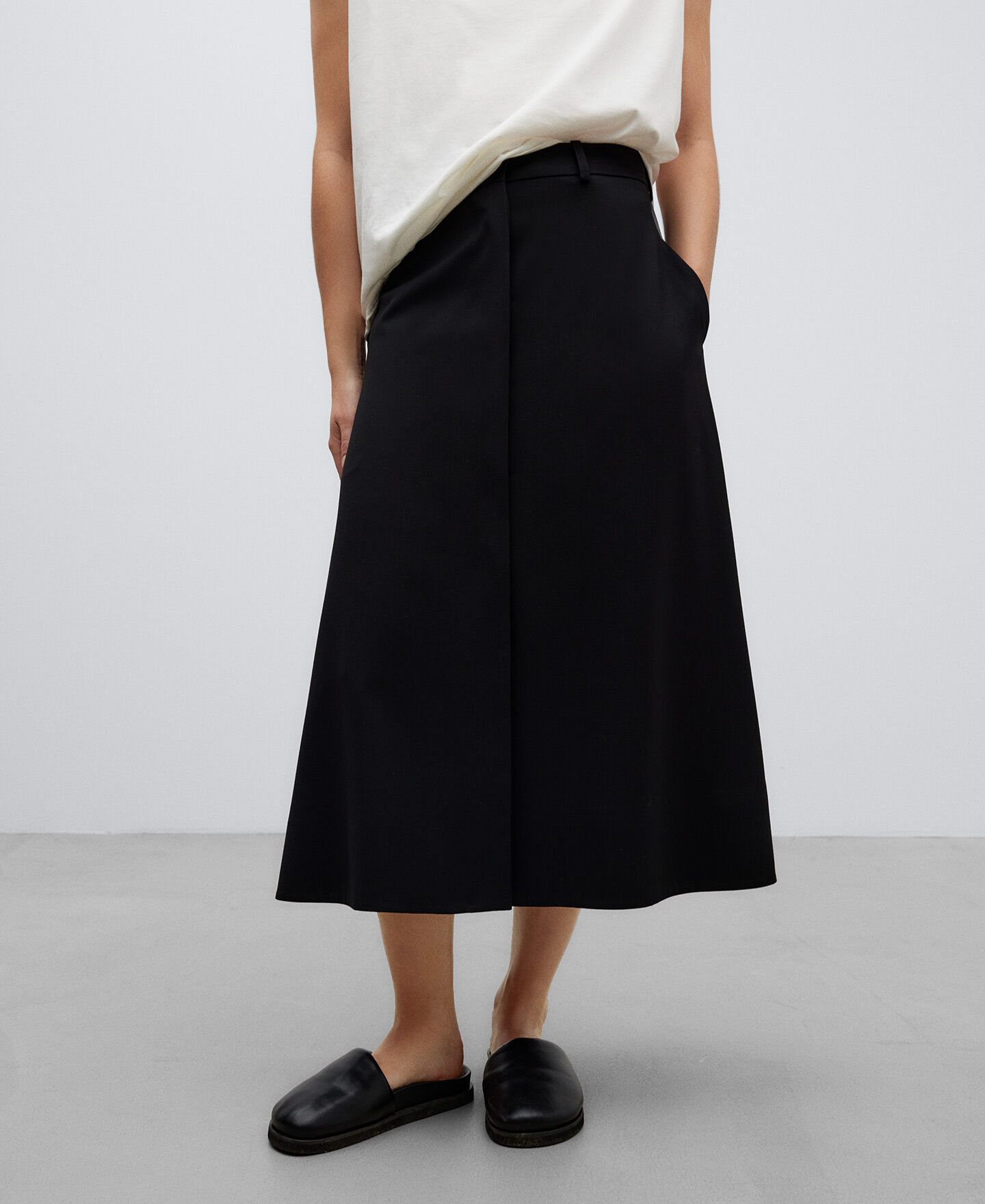Black wool skirt uk top