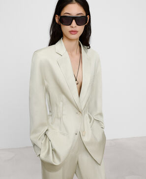 Tailored blazer with fitted waist