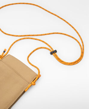 Porta-telem&oacute;vel com aba em nylon