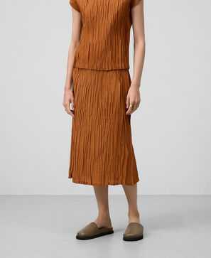 Pleated straight skirt woman