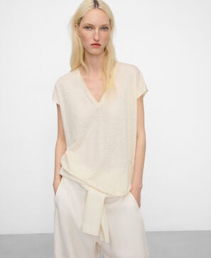 Gerades T-Shirt mit V-Ausschnitt aus europ&auml;ischem Leinen