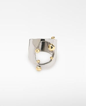 Organic-shaped irregular ring