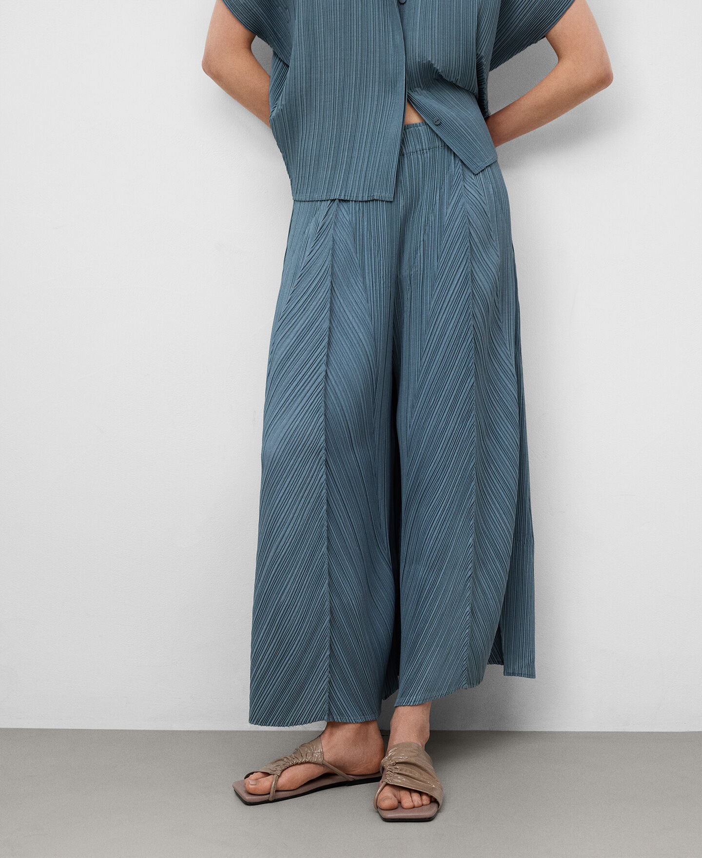 【美品】アドルフォドミンゲスADOLFO DOMINGUEZ-ウールスリムパンツ 美品】アドルフォドミンゲスADOLFO DOMINGUEZ-ウールスリム