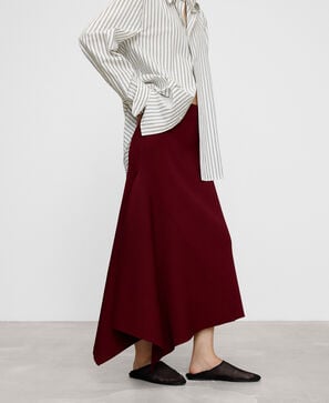 Structured knit skirt with side godet