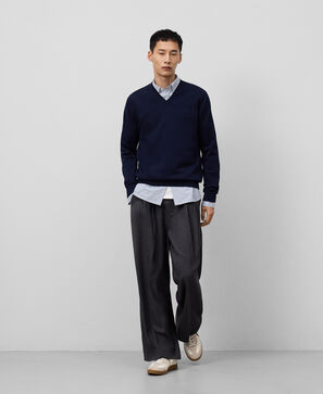 Regular fit V-neck sweater man