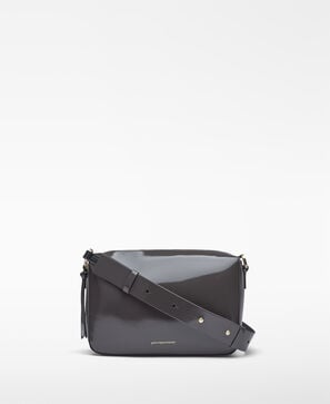 パテントミディアムクロスボディバッグ