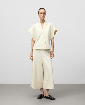 Textured wrap top woman