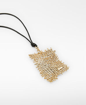 Collier pendentif en maille m&eacute;tallique