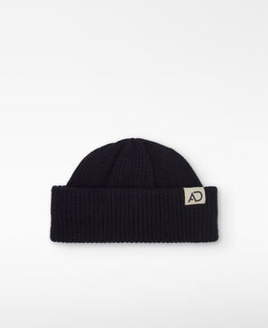 Chunky wool knit beanie hat man