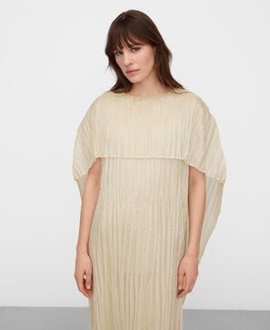 Vestido plisado capa