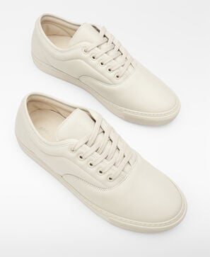 Leather padded sneaker