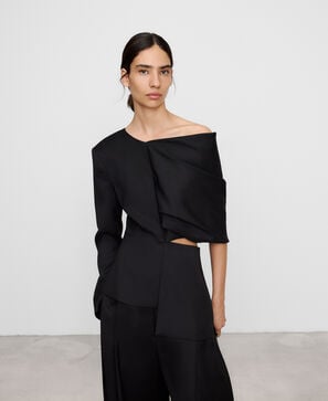 Unstructured tailored top
