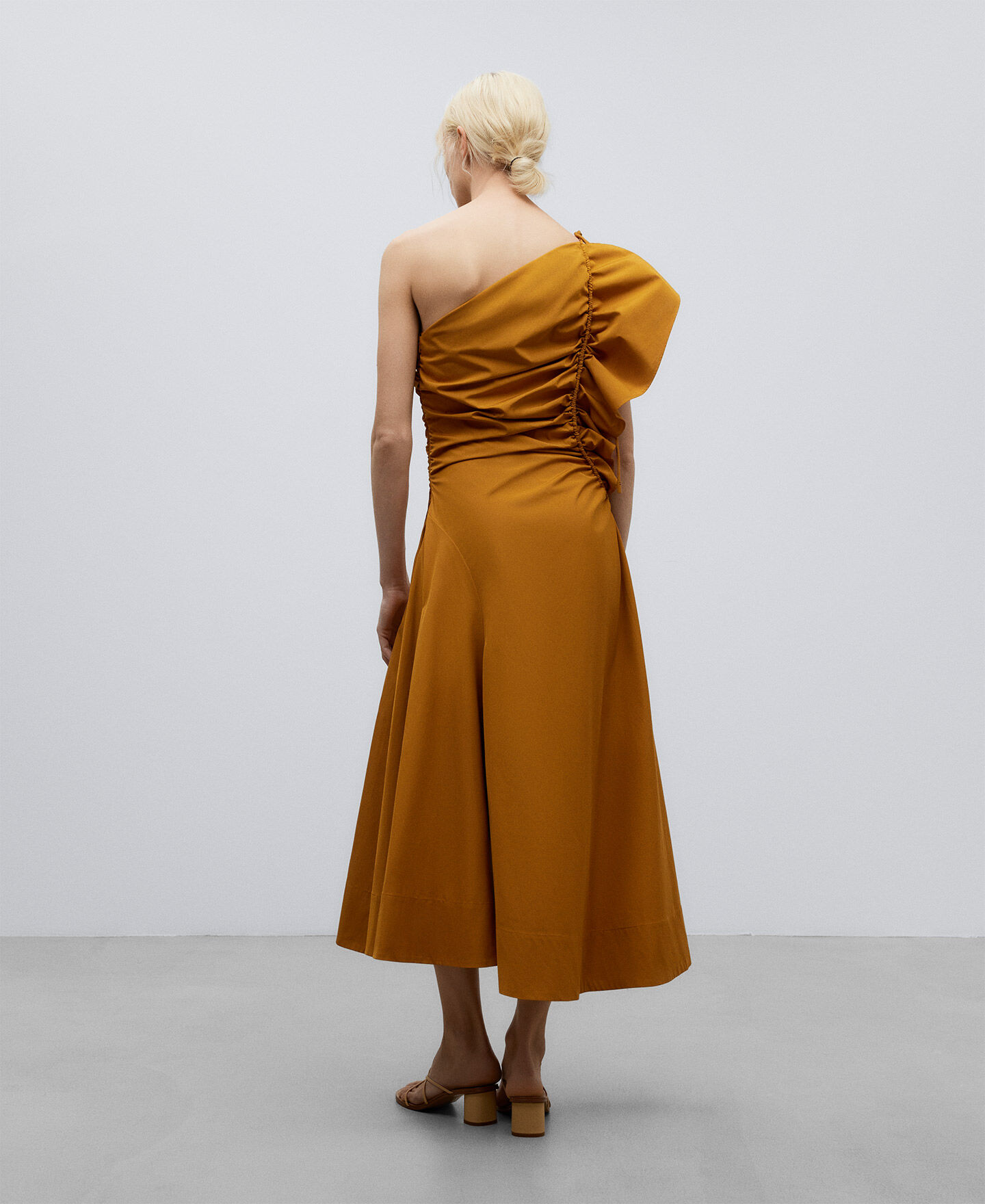 Adolfo dominguez robes femme sale