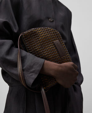 Mala bowling mini com textura de ráfia para mulher