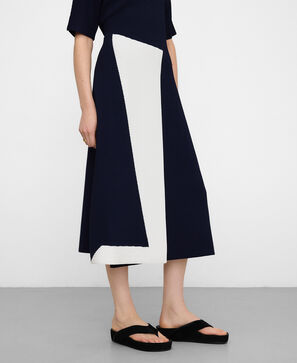 Vestido assim&eacute;trico estruturado em malha