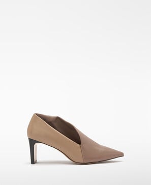 Two-tone ankle boot-style pump