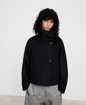 Short cross-front coat