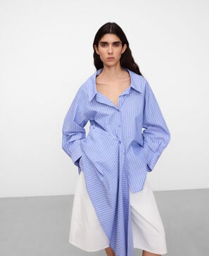 Camisa multifuncional &agrave;s riscas em algod&atilde;o