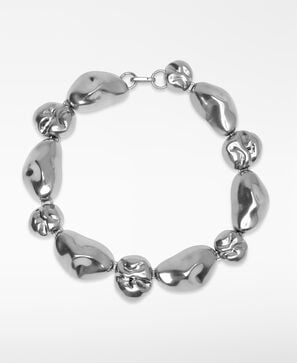 Collar piezas met&aacute;licas forma org&aacute;nica