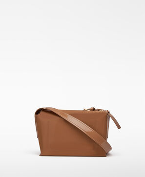 Bolsa a tiracolo m&eacute;dia Mica com textura de verniz