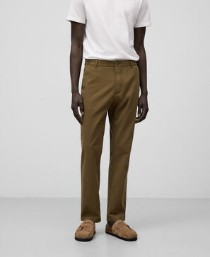 Calças chino regular fit para homem