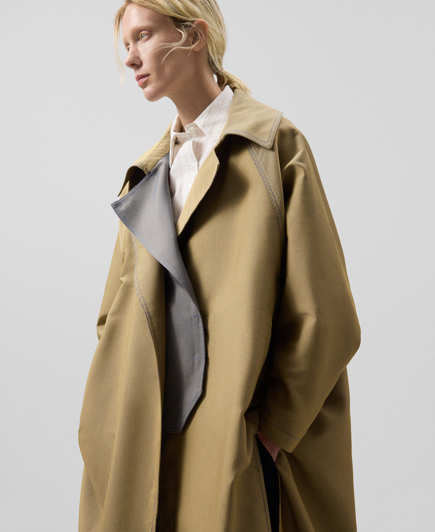 Front piece two-tone trench coat woman | AD Portugal Front piece two-tone trench coat woman | AD Portugal