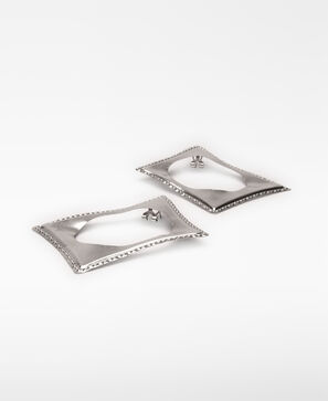 Maxi pendientes plateados relieve mujer
