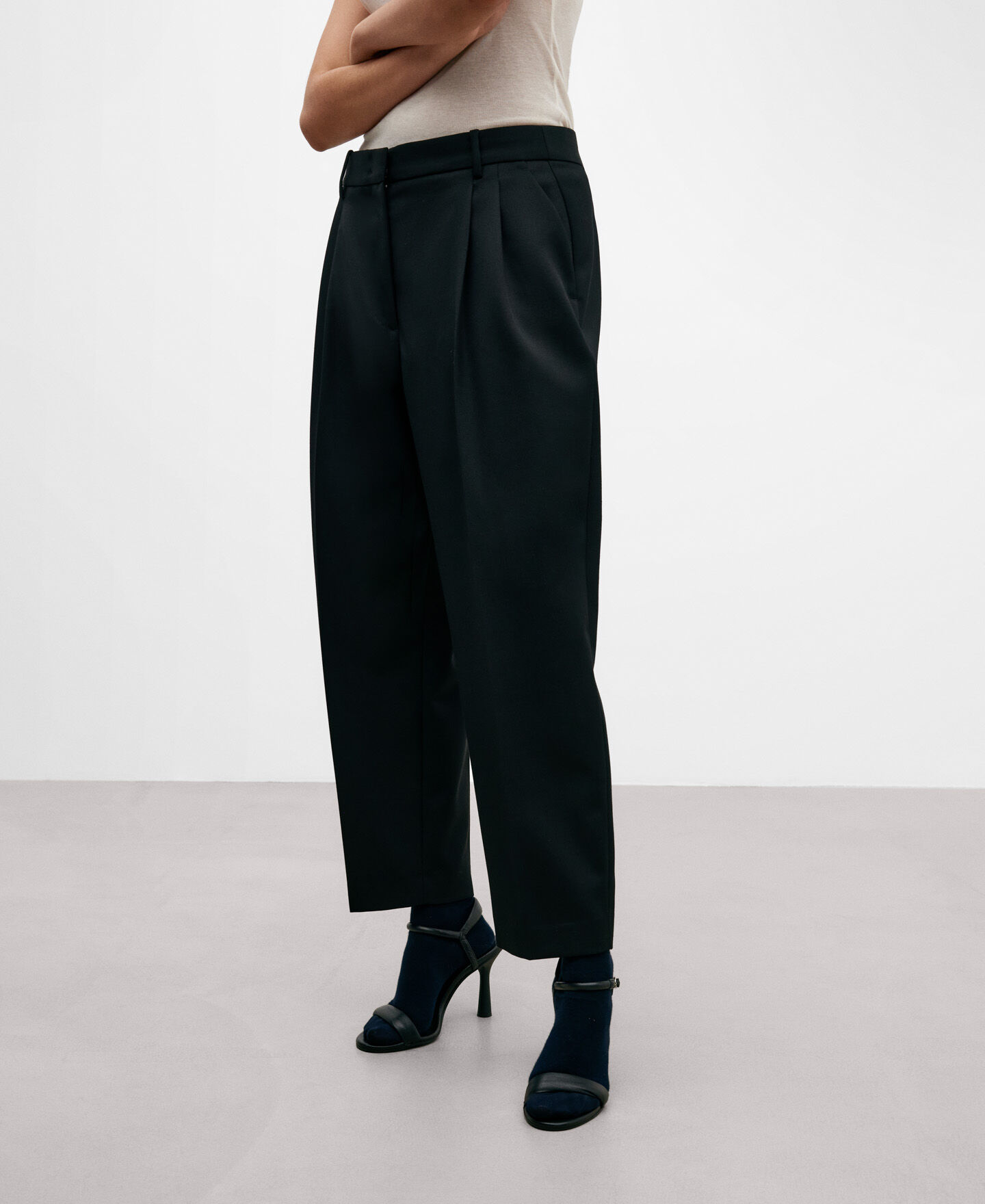 Pantalon tobillero negro sale mujer