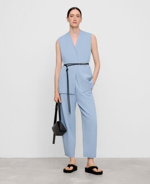 Semi-fitted knit vest