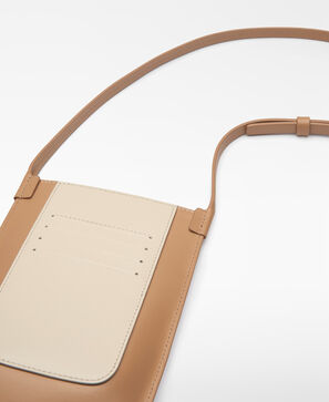 Dorna two-tone phone holder woman