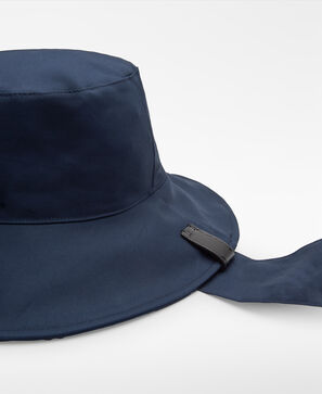 Waterproof bucket hat with ties woman