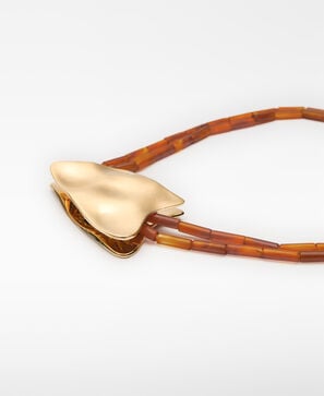 Beaded necklace with metal piece woman